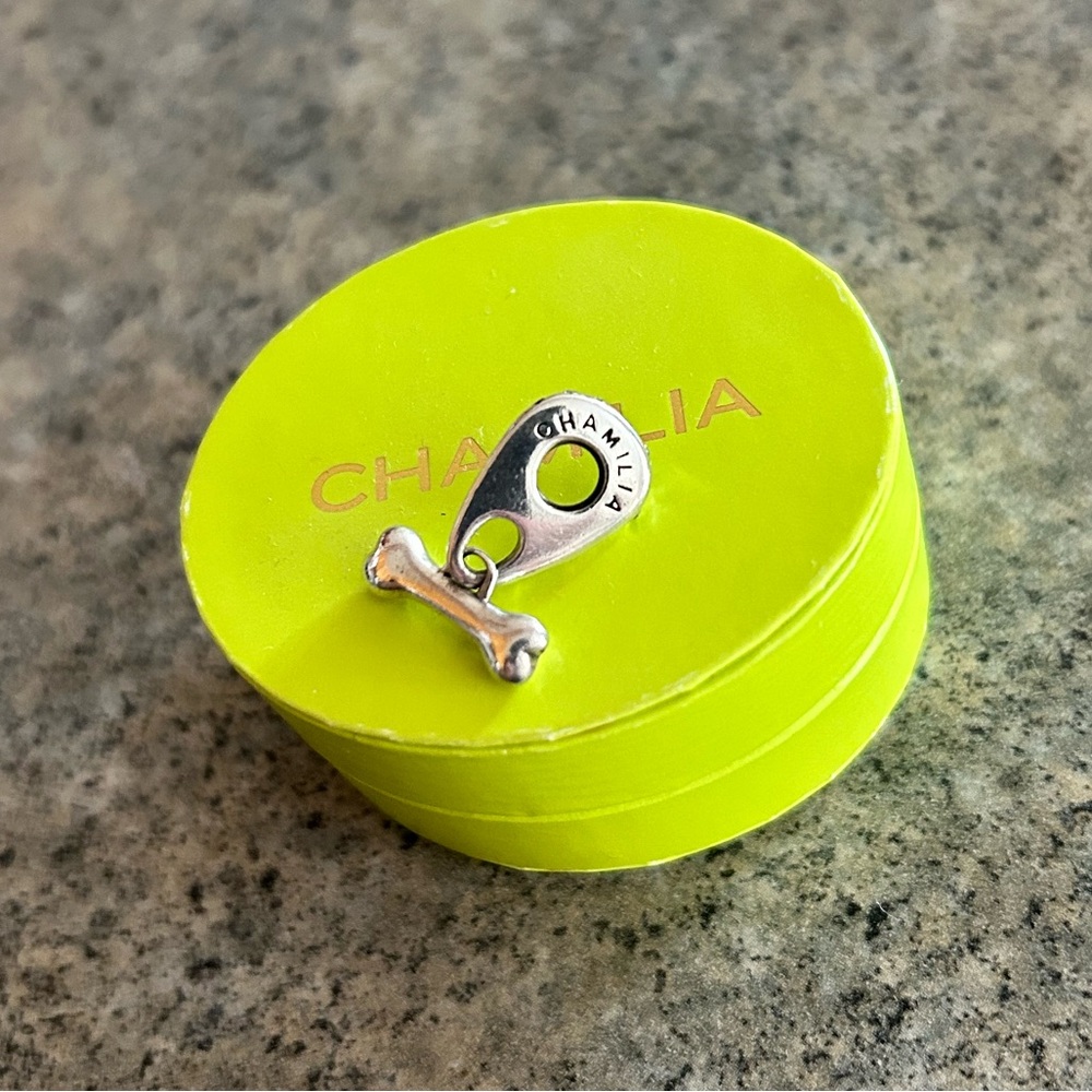 🦴 [Chamilia] 925 Dog Bone Charm Bead Sterling Silver, EUC - Picture 2 of 6